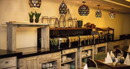 Central Hotel- Ridge