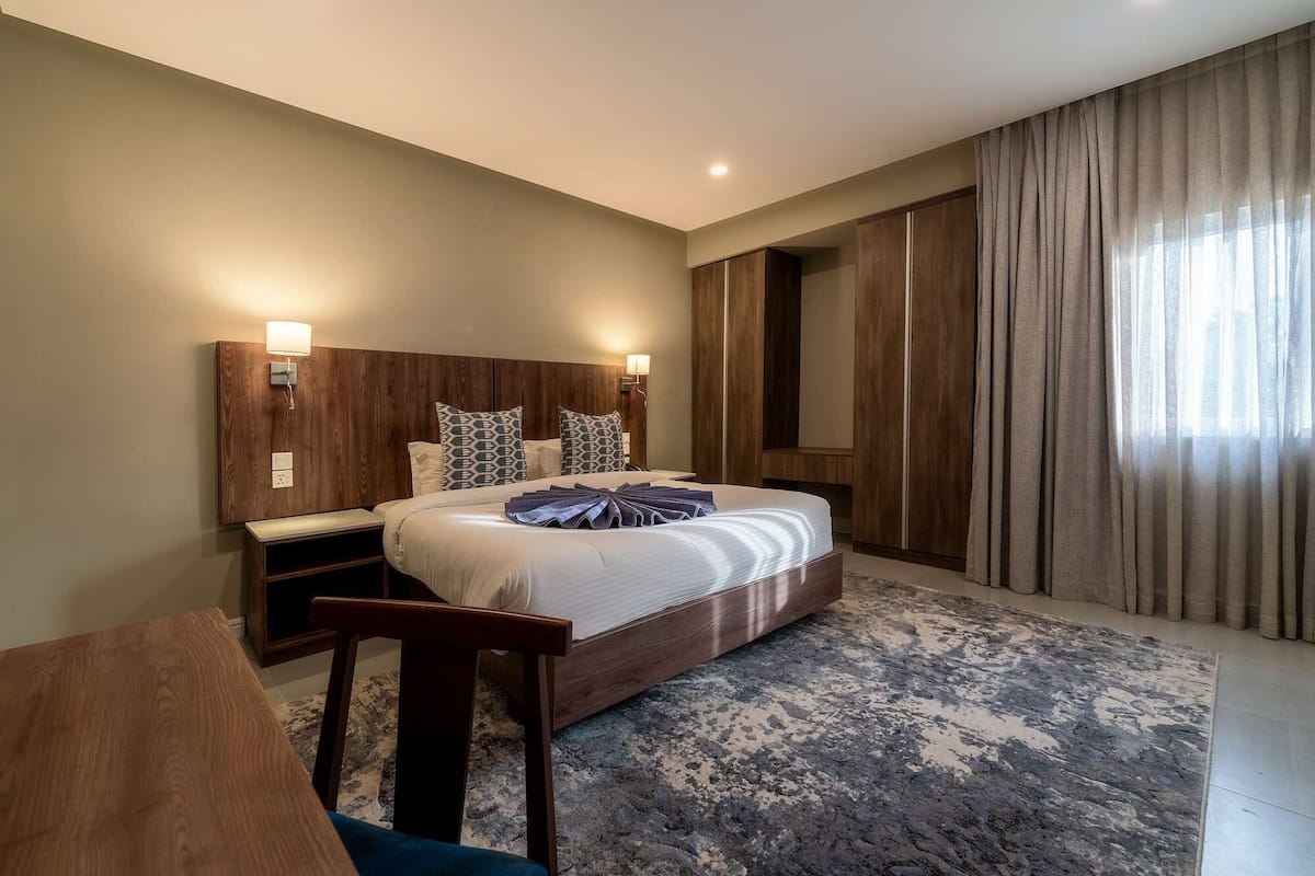 Suite Executive, 2 letti queen, non fumatori | Una scrivania, Wi-Fi gratuito, lenzuola