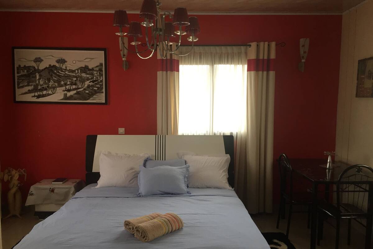 Habitación doble, 1 cama matrimonial, para fumadores, vista al valle | Cortinas blackout, wifi gratis y ropa de cama