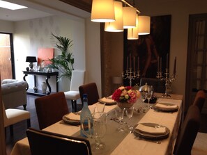 Food court - La Glycine Blanche (Pomas)