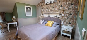 Premium bedding, memory-foam beds, individually decorated - La Glycine Blanche (Pomas)