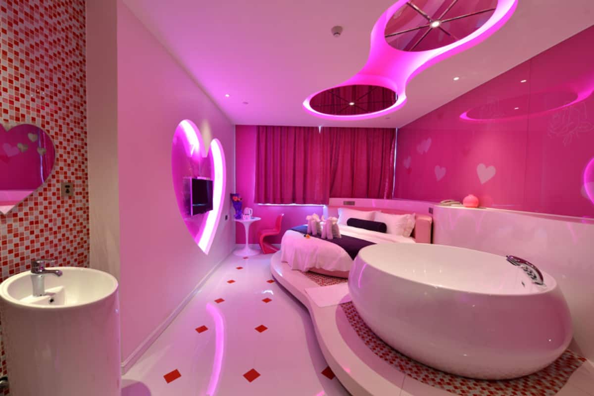 A modern bathroom with a large bathtub, a sink, and a vanity.