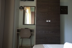 Single Room, Balcony | Minibar, in-room safe, desk, cribs/infant beds