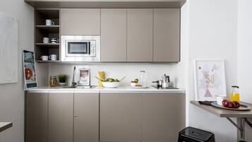Monolocale Superior | Cucina privata | Frigorifero, microonde