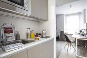 Studio, 1 lit double | Coin cuisine privé | Réfrigérateur, micro-ondes