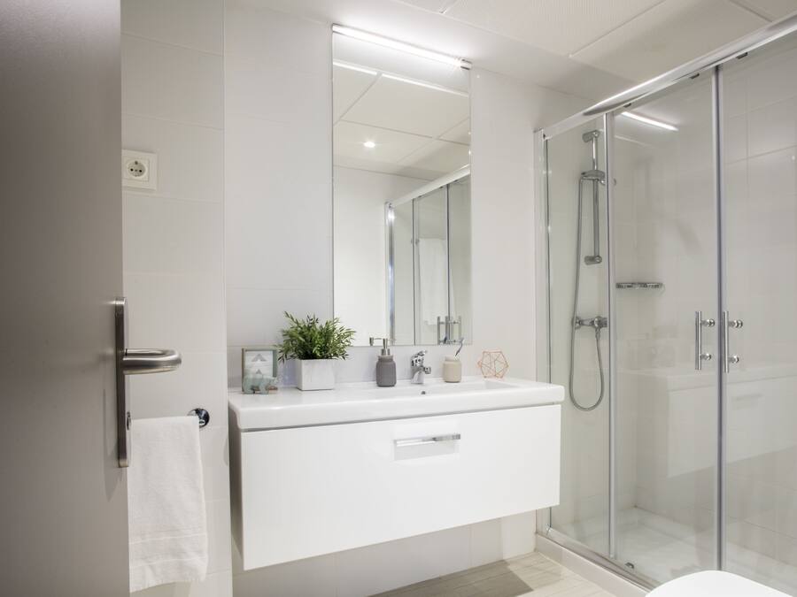Superior Studio | Bathroom