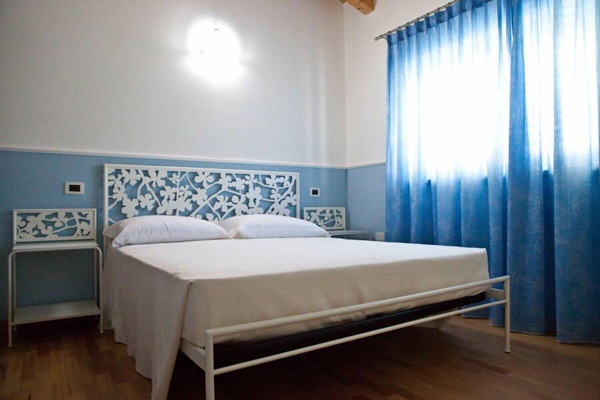 Habitación doble | Ropa de cama de alta calidad y camas con efecto memoria