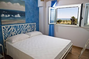 Habitación cuádruple Premium | Ropa de cama de alta calidad y camas con efecto memoria