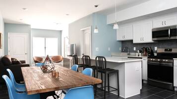Deluxe Apartment, Multiple Beds, Non Smoking | Private kitchen
