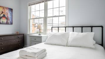 Deluxe Apartment, Multiple Beds, Non Smoking | 6 bedrooms, Egyptian cotton sheets, premium bedding, memory-foam beds