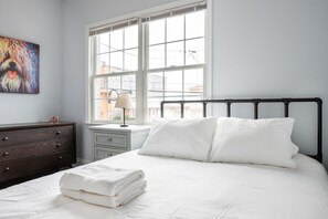 6 عدّة غرف نوم وملاءات من القطن المصري وأغطية فراش متميزة