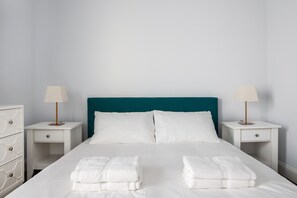 6 bedrooms, Egyptian cotton sheets, premium bedding, memory foam beds - 6 Bedroom Duplex Near NYC (Jersey City)