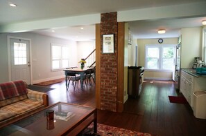 Televisión, chimenea, Netflix y reproductor de DVD 