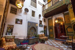 Lobby sitting area - Dar Bouanania (Fes)