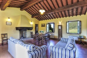 Apartment, 3 Bedrooms (Stemma 2) | Living room - Agriturismo Villa Rosselmini (Calci)