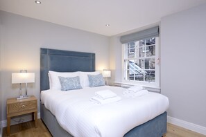 Studio – classic, 1 kingsize-seng | Safe på rommet, skrivebord, strykejern/-brett og reiseseng for barn