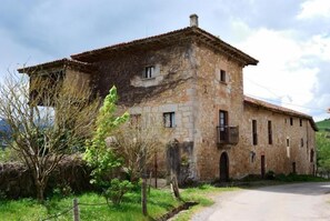 Exterior - La Estrada (Parres)