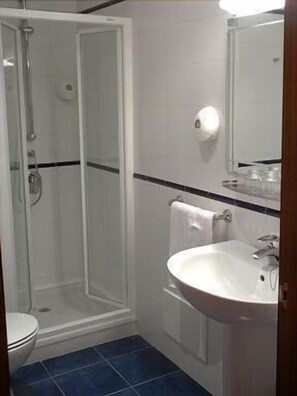 Shower, free toiletries, hair dryer, towels - La Estrada (Parres)