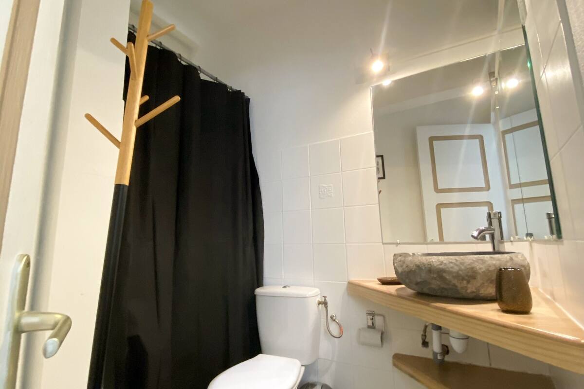family studio, 2 queen beds, non smoking, garden view | bathroom | shower, free toiletries, towels