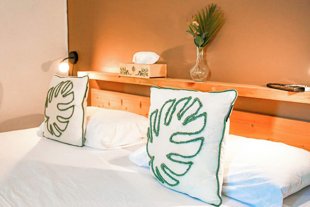 Standaard tweepersoonskamer, 1 queensize bed, niet-roken | Verduisterende gordijnen, een strijkplank/strijkijzer, babybedden