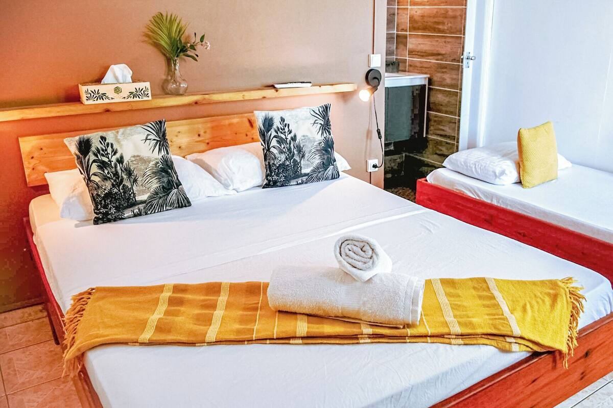 Standard Triple Room, Multiple Beds, Non Smoking | Blackout drapes, iron/ironing board (on request), cribs (surcharge)