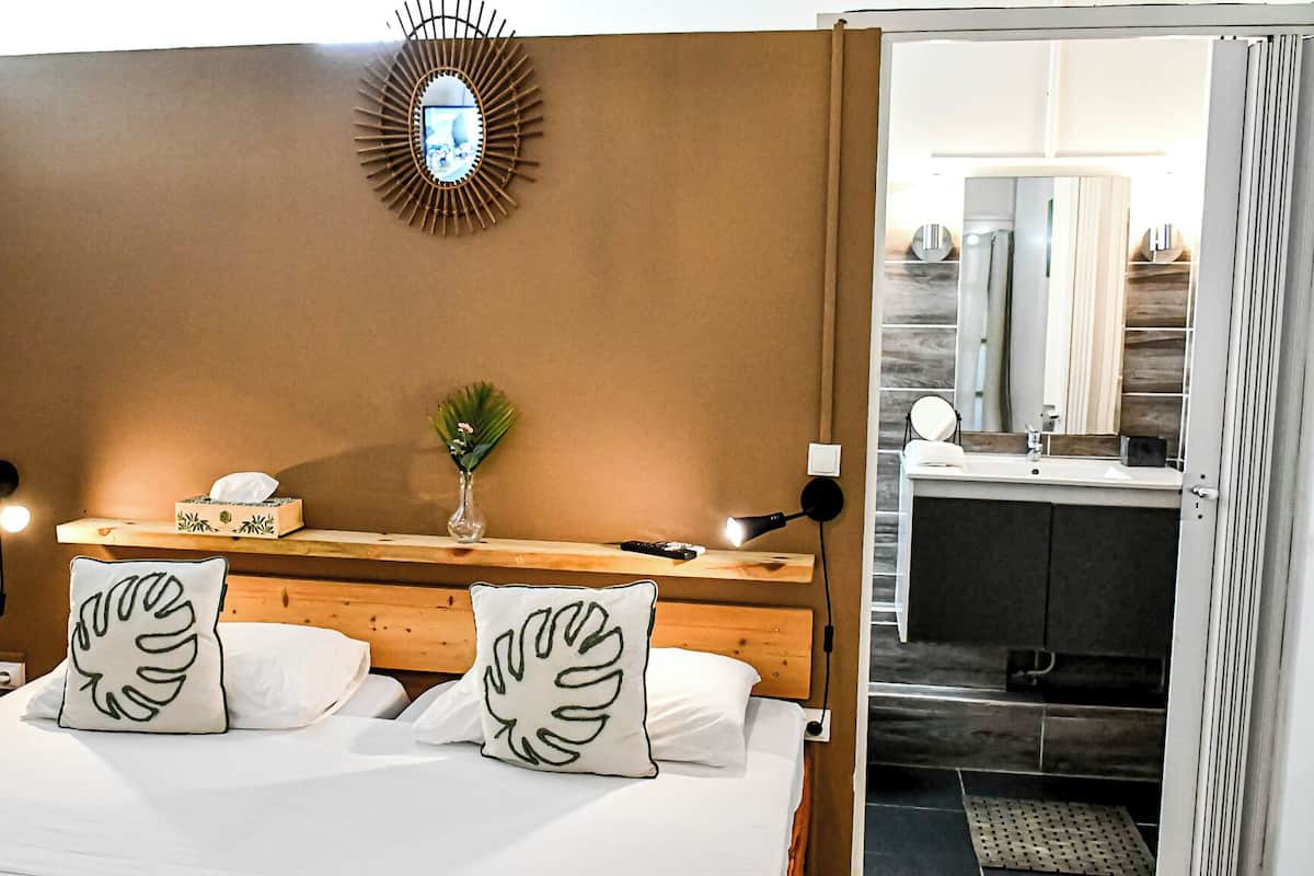 standard double or twin room, multiple beds, non smoking, mountain view | blackout curtains, iron/ironing board, cots/infant beds, rollaway beds