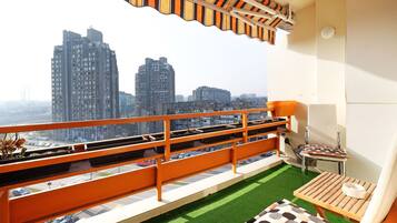 ๋ญ์
๋ฆฌ ์ํํธ, ์นจ์ค 3๊ฐ | ํ
๋ผ์ค/ํํฐ์ค