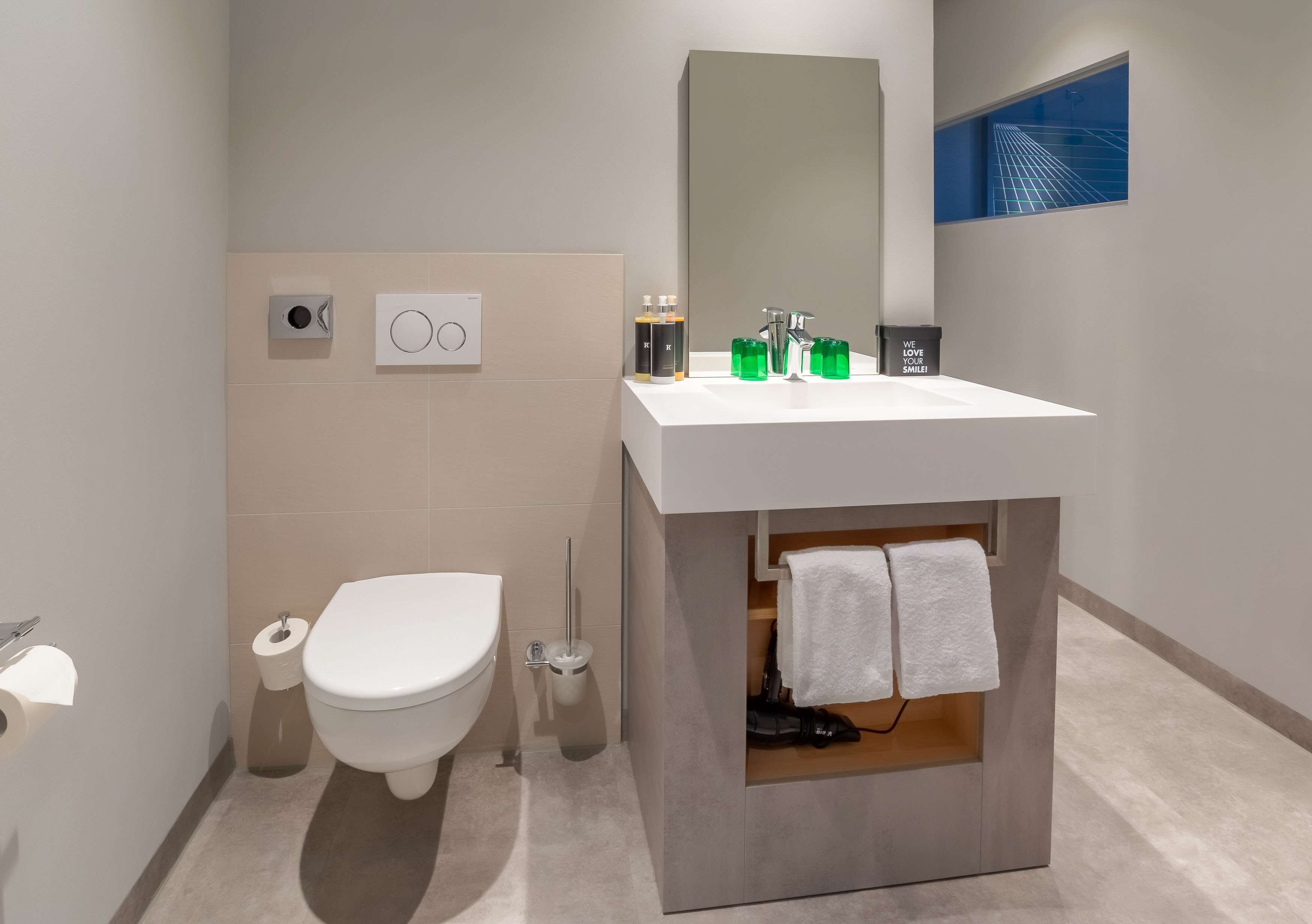 shower, rainfall showerhead, free toiletries, hair dryer