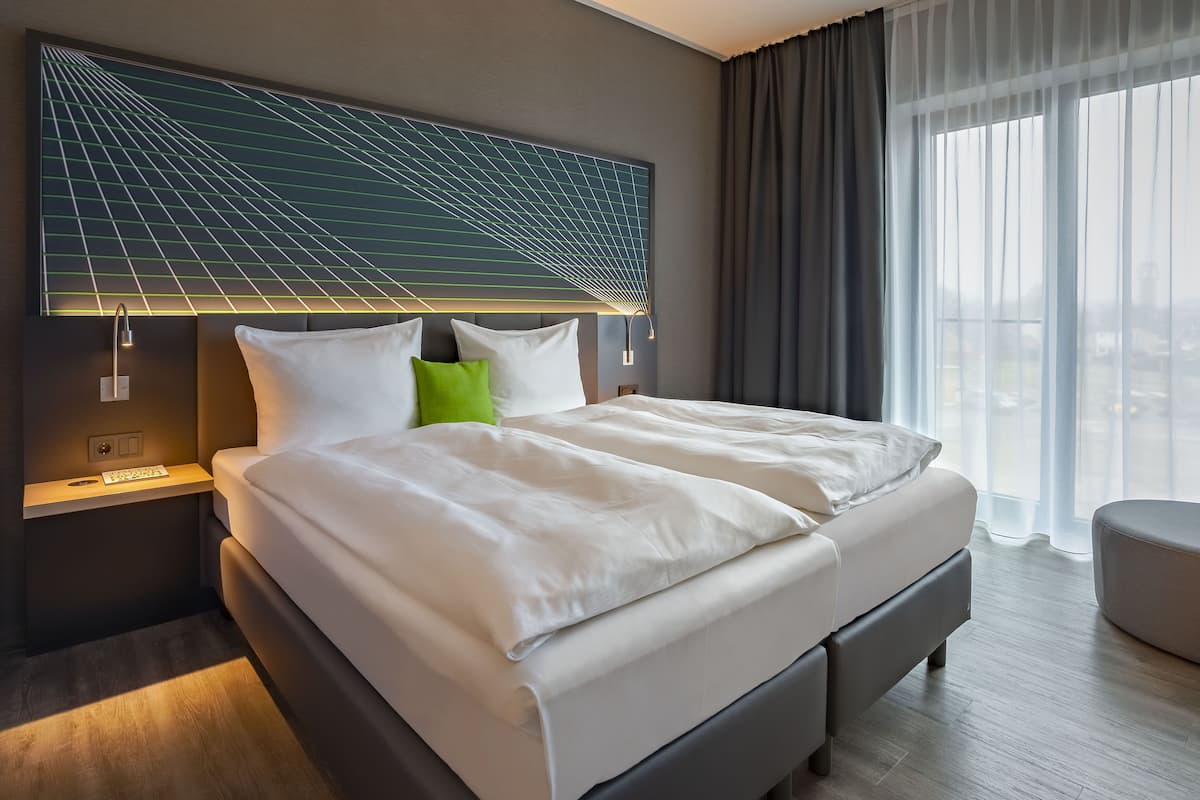 Chambre Double Standard | Literie hypoallergénique, coffres-forts dans les chambres, bureau