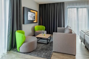 Hypo-allergenic bedding, in-room safe, desk, laptop workspace - elaya hotel kevelaer, Trademark Collection by Wyndham (Kevelaer)