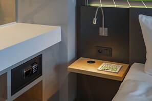 Hypo-allergenic bedding, in-room safe, desk, laptop workspace - elaya hotel kevelaer, Trademark Collection by Wyndham (Kevelaer)