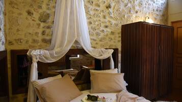 Villa, utsikt mot høyde | Safe på rommet, individuelt dekorert, individuelt innredet og skrivebord