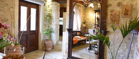 Villa, vue colline | Restauration dans la chambre