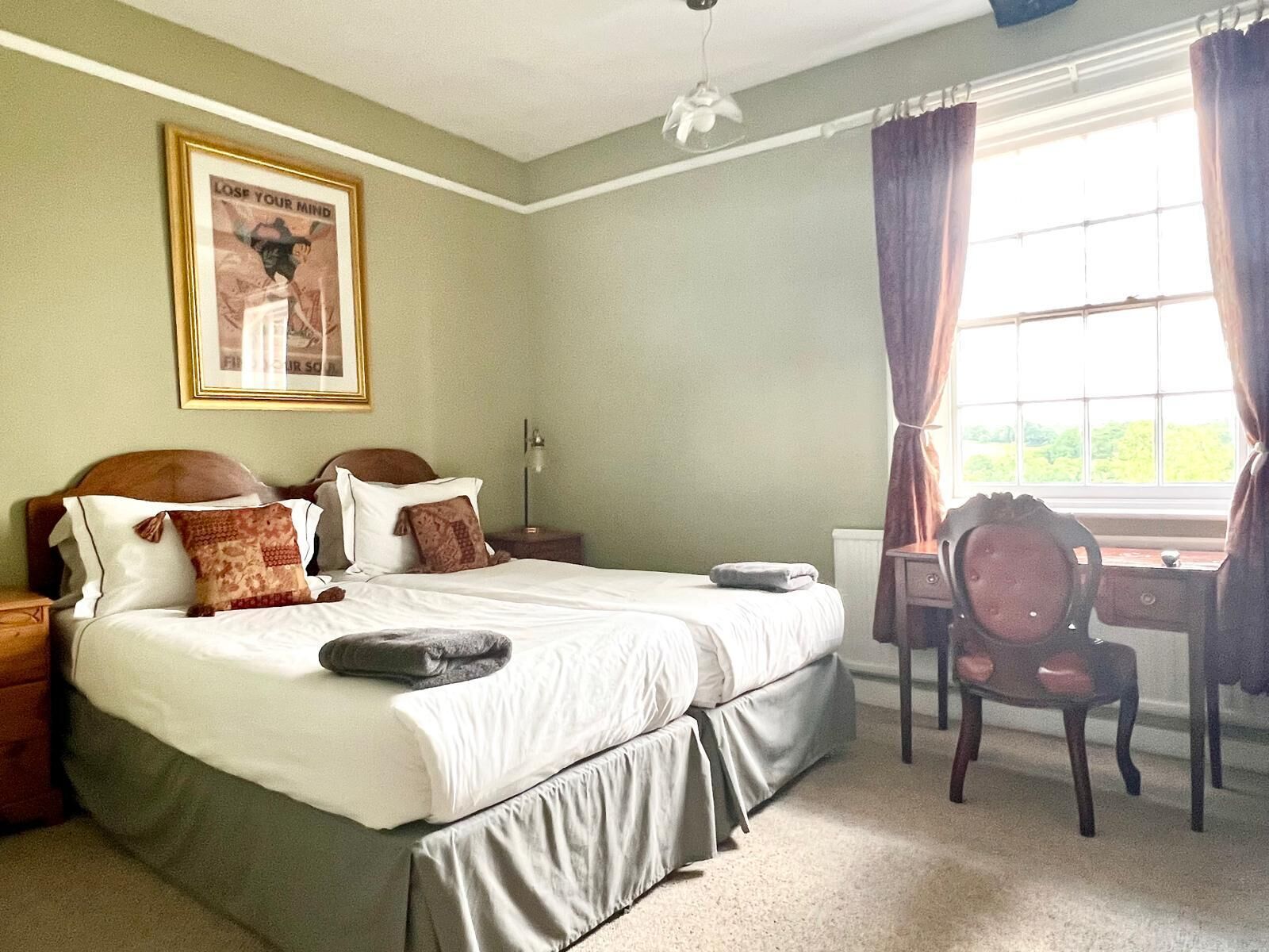 بديكورات فريدة لكل غرفة وطراز فريد لكل وحدة ومكتب ومكواة/لوح كي