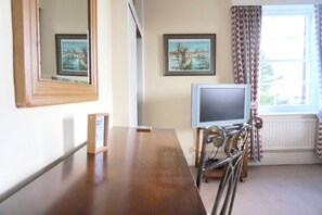 بديكورات فريدة لكل غرفة وطراز فريد لكل وحدة ومكتب ومكواة/لوح كي