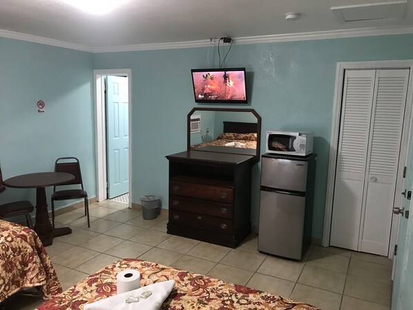 Basic Room, 2 Double Beds, Non Smoking | Individually decorated, individually furnished, bed sheets