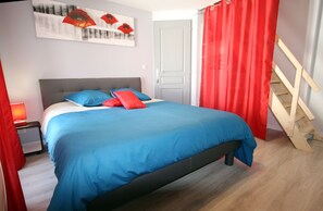 Quadruple Room | Individually decorated, individually furnished, iron/ironing board - La Fin De La Faim (La Tour-Blanche-Cercles)