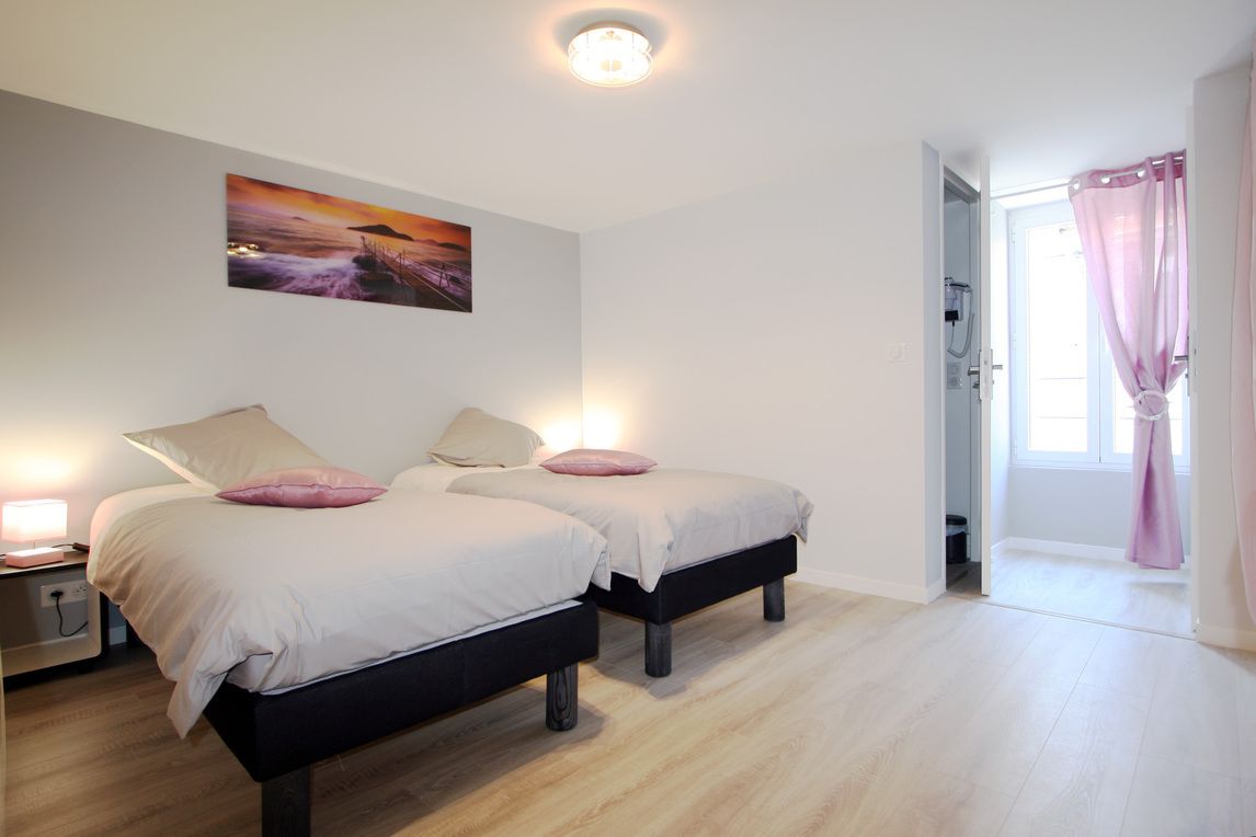 ツインルーム | 客室ごとに異なる装飾、客室ごとに異なるインテリア、アイロン / アイロン台、ベビーベッド (無料)