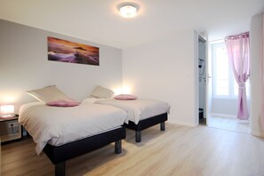 Twin Room | Individually decorated, individually furnished, iron/ironing board - La Fin De La Faim (La Tour-Blanche-Cercles)