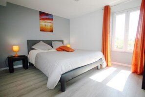 Double Room | Individually decorated, individually furnished, iron/ironing board - La Fin De La Faim (La Tour-Blanche-Cercles)