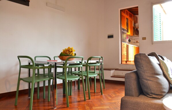 Apartment, 3 Schlafzimmer | Wohnbereich | Flachbildfernseher, Kamin