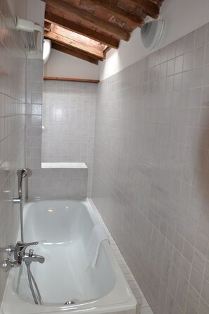 公寓, 3 間臥室 | 浴室 | 獨立浴缸及淋浴設備、風筒、坐浴桶、提供毛巾