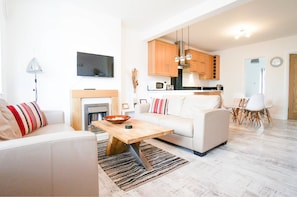 Living room - AAA Stay Apartments (Thatcham)