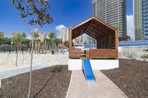 Área de juegos infantiles al aire libre