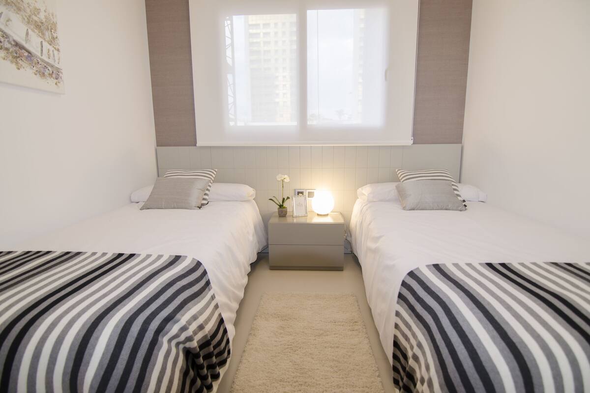 Apartment, 3 Bedrooms, Sea View (6) | Desk, blackout curtains, cots/infant beds, free WiFi