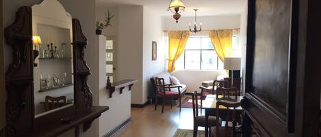 2 bilik tidur, bar mini, dihias secara berasingan