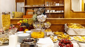 Frokostbuffé hver dag (mot et tillegg)