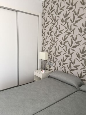 Desk, free WiFi, bed sheets - Hotel Las Americas – Mares (Velez-Malaga)