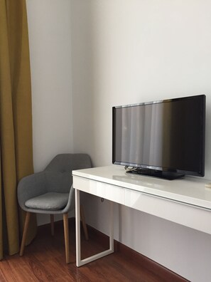 Desk, free WiFi, bed sheets - Hotel Las Americas – Mares (Velez-Malaga)