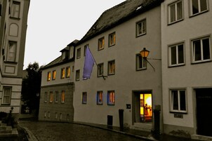 Fachada de la propiedad